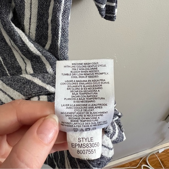 Ellen Tracy Linen Blouse - Picture 3 of 8